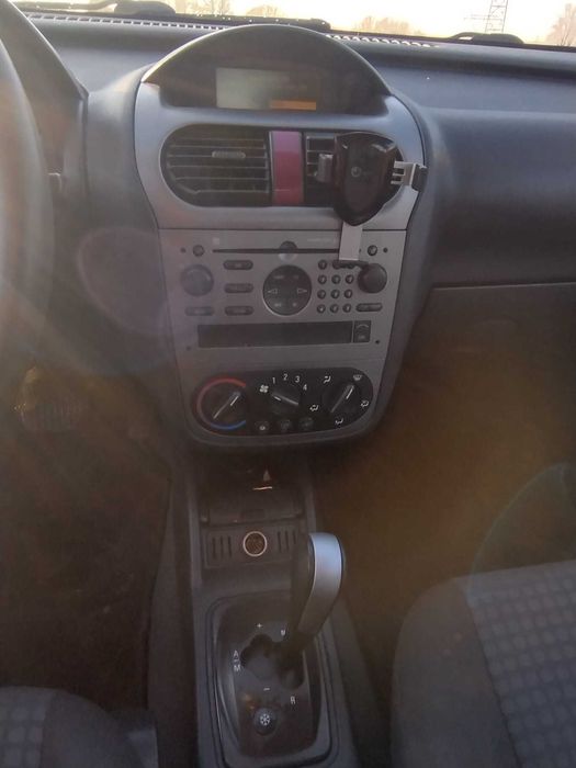 Vând Opel CORSA .