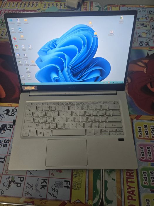 Acer swift. 256 gb ssd. 4 yadro. Metal korpus. Batareyka zo'r ushlaydi