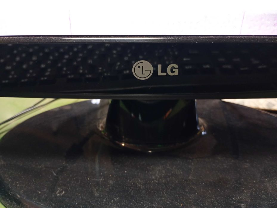 LG flatiron 22EN43T-B
