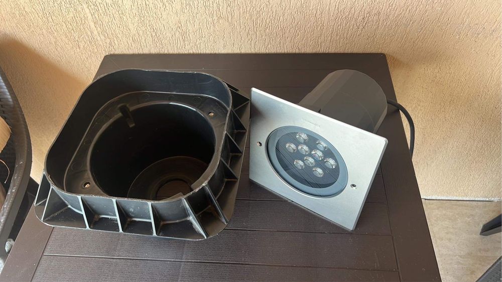 Doua Spoturi incastrate in pavaj  TRILUX RES2L/750 AMBER ( 2 bucati)