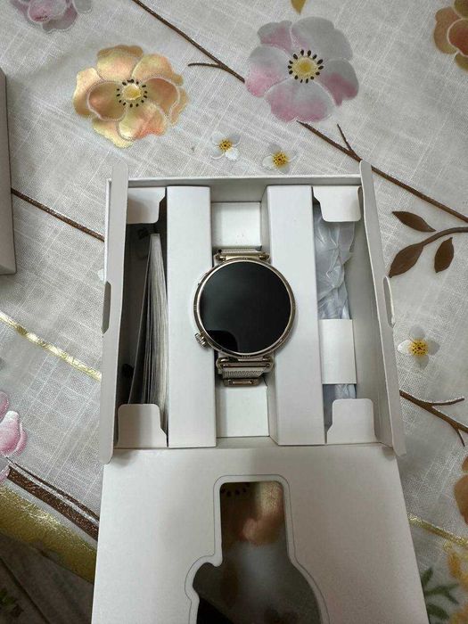 Продам часы HUAWEI WATCH GT6 GOLD в новом состоянии
