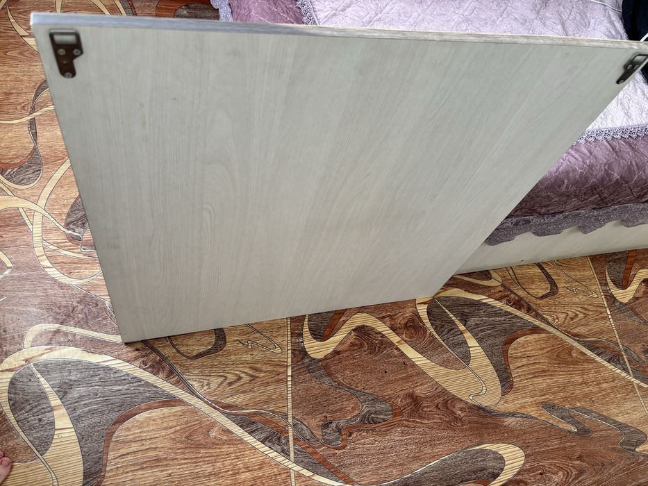 Продаетчя зеркало