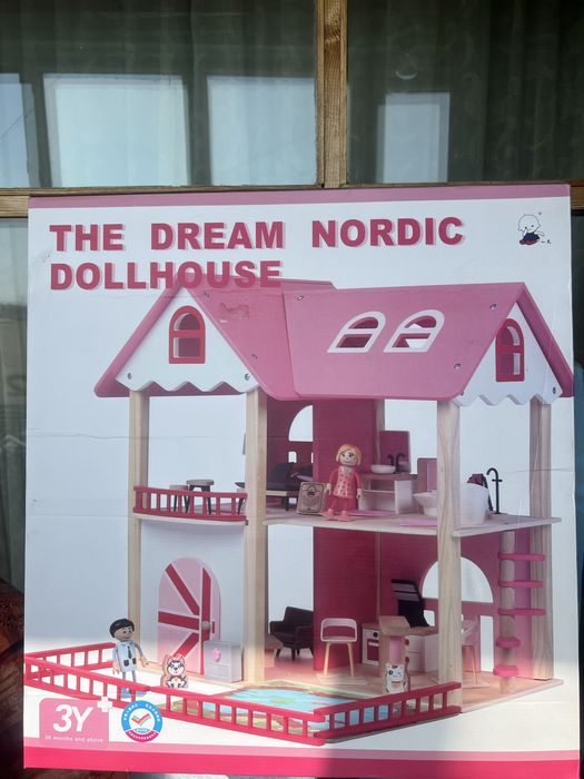 Кукольный домик совершенно новый