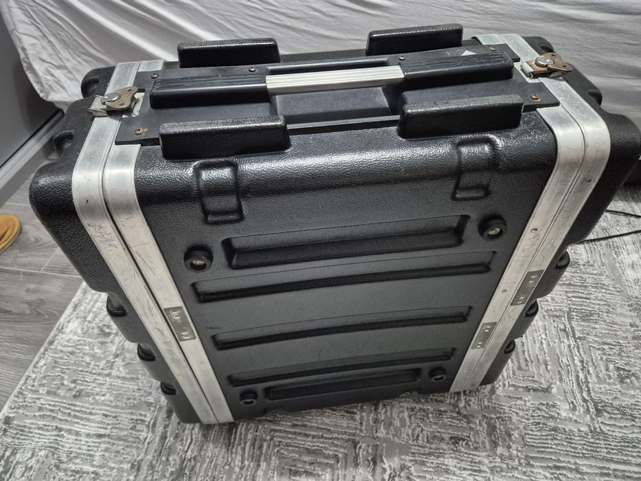 Case /rack aplificatoare 4u