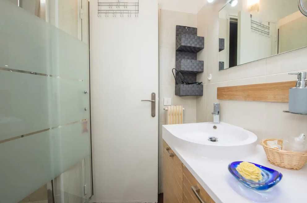 Дава се под наем Едностаен апартамент в Пловдив, Изгрев - 37 кв.м за 158.1 € - Снимка #1