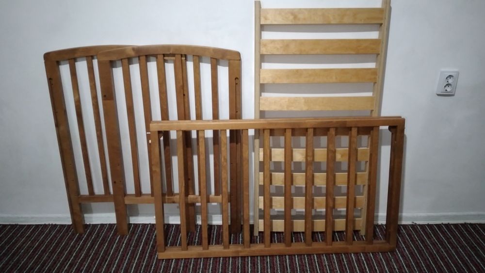 Манеж из дерева.