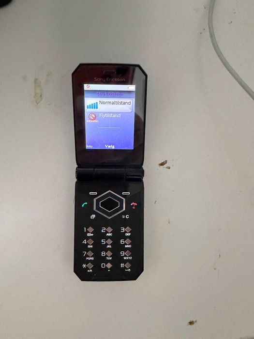 Telefon Raritate Colectie tipla Sony Ericsson F100i Jalou 3G Flip Phone -functional ,ca si nou-Vintaje,