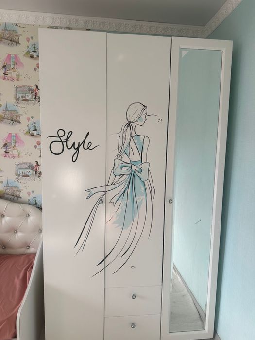 Продам детский гарнитур и прихожая