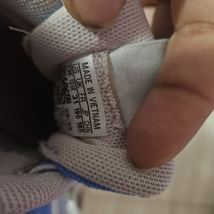 Маратонки адидас