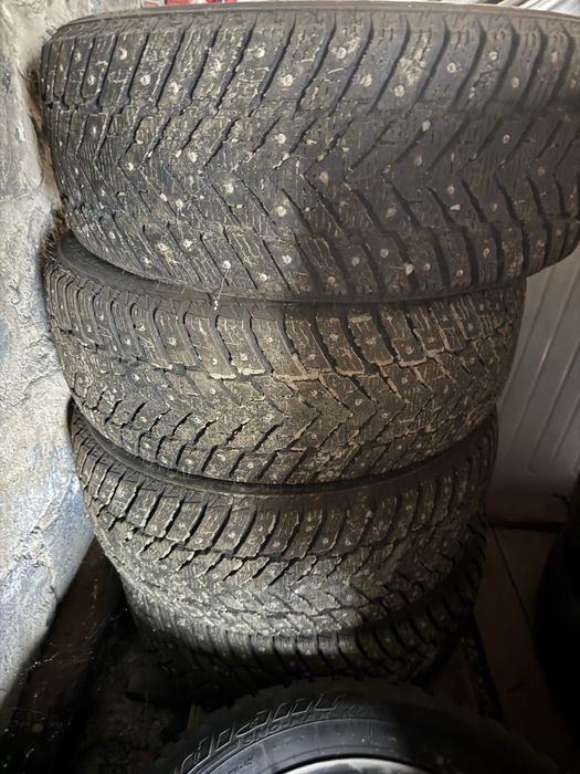 Продам зимние шины 215/50 р17