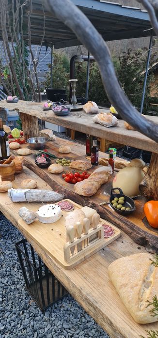 Inchiriez  cabana de 50 de persoane cu piscina  incalzita infinity