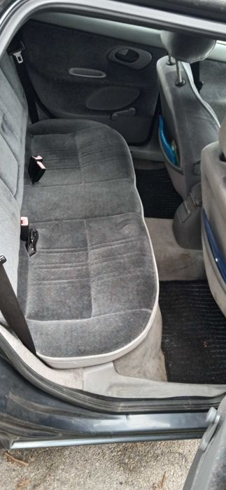 Плодавам Ford Mondeo 1.8i GLX