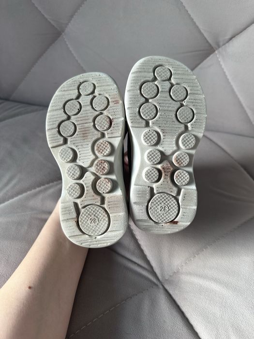 Продаются детские кроссовки сеточные