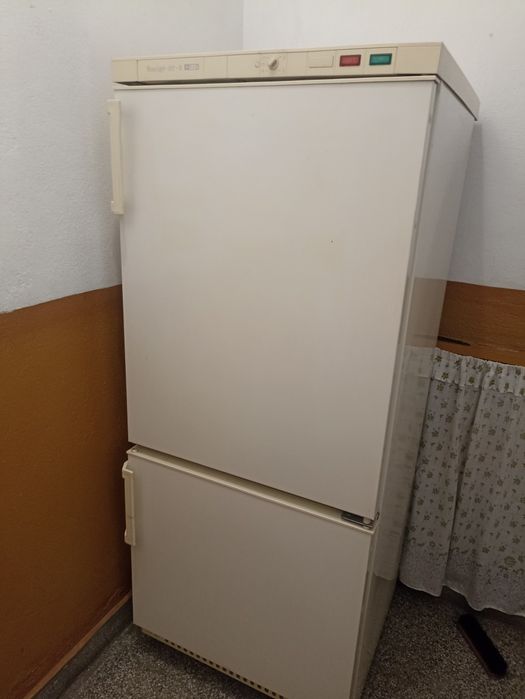 Продаваме Хладилник Snaige