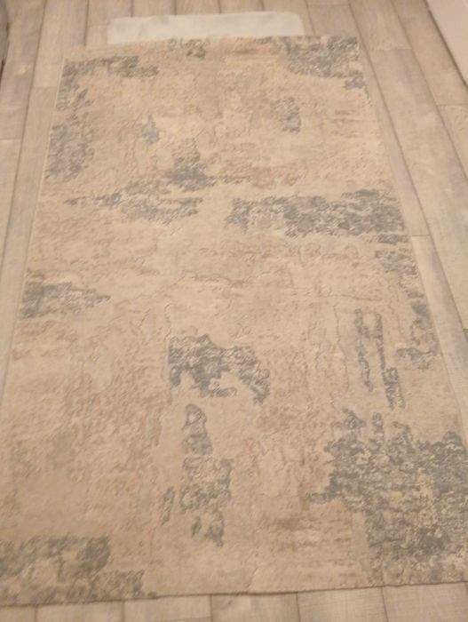 Vând covor model abstract