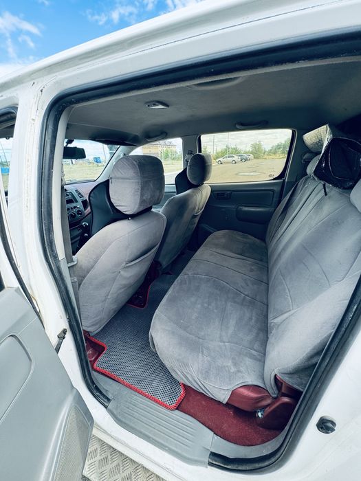 Toyota hilux 2010год