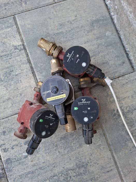 Vând pompe grundfos si un boiler