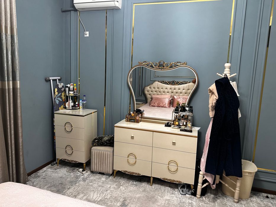 Продается спальный гарнитур