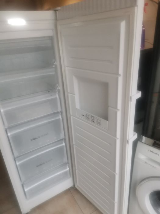 Вертикален фризер COENIC 226 l NoFrost инверторен компресор l