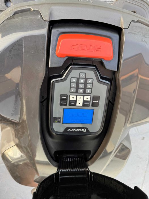 Robot tuns gazon Husqvarna Automower® 405X – mic, tăcut și muncitor