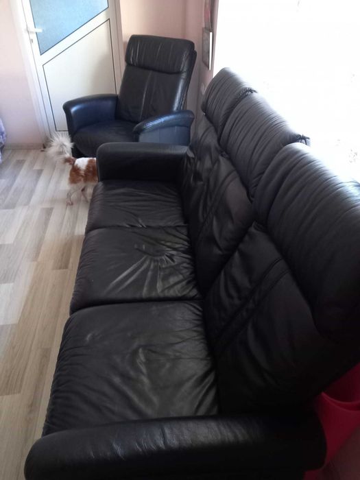 Продавам кожена гарнитура