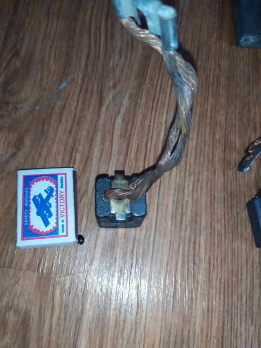 Щетки   меднографитные  1000тг