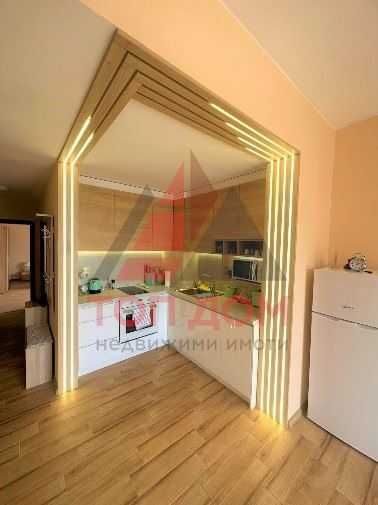 Дава се под наем Двустаен апартамент в к.к. Св.Св. Константин и Елена - 70 кв.м за 800 € - Снимка #2