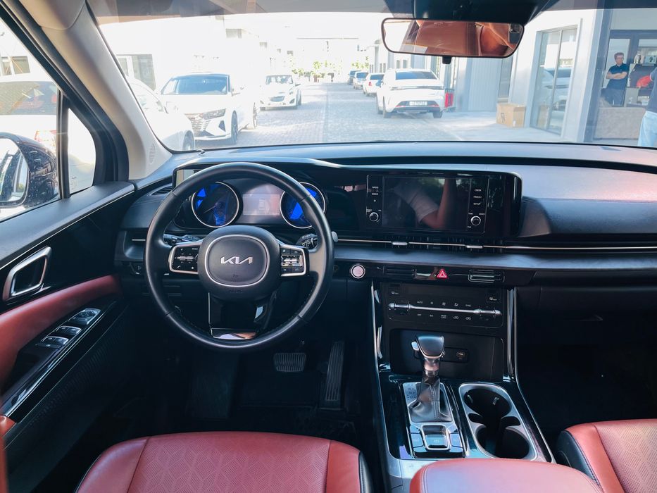 KIA Carnival 2-pozitsya avtomobil sotiladi !