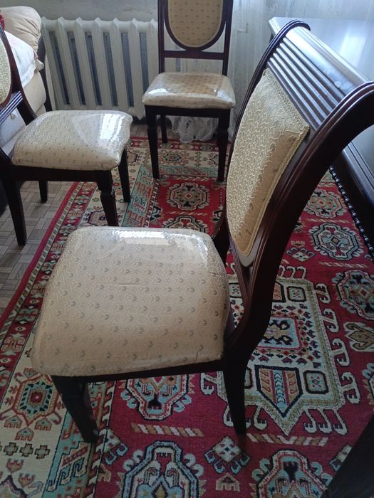 Стол и стулья 150 000 тг