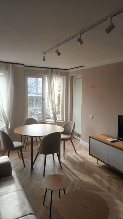 Дава се под наем Двустаен апартамент в Бургас, Славейков - 50 кв.м за 408 € - Снимка #2