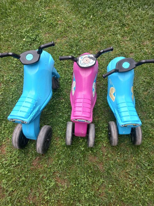 Motocicleta cu trei roti