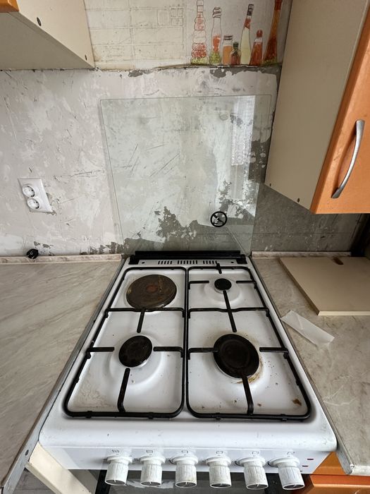 Продам газовую плиту
