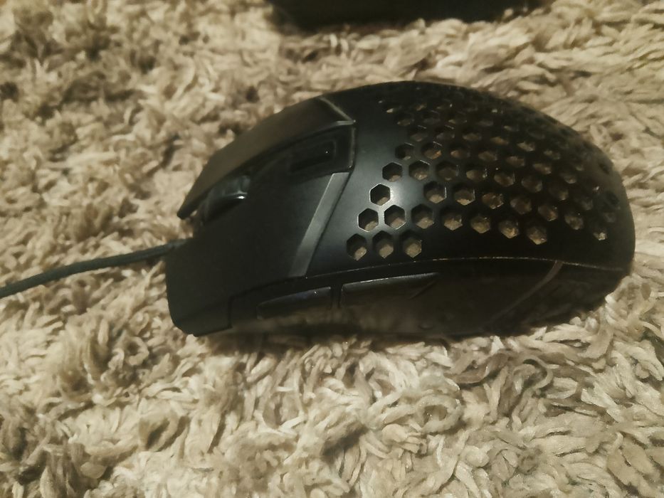 Продавам Fury мишка