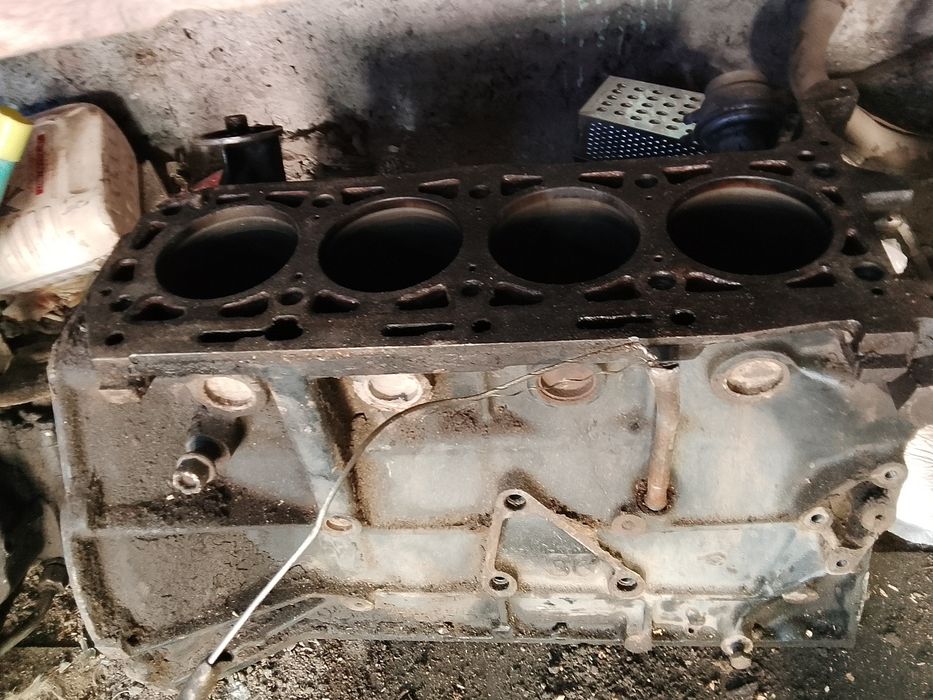 Продаю запчасти на мерседес