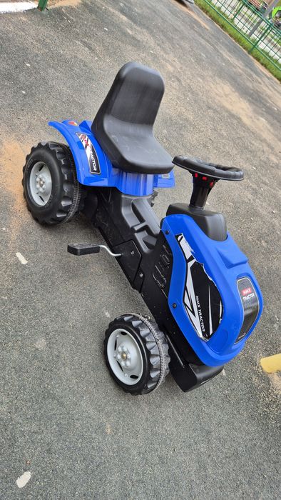 Трактор педальный