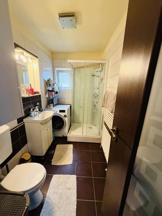 Apartament 3 camere cu parcare str.Tineretului
