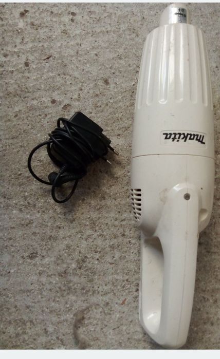 Aspirator auto Makita