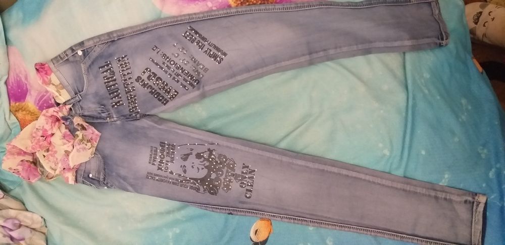 Продаются новые джинсы на девочек