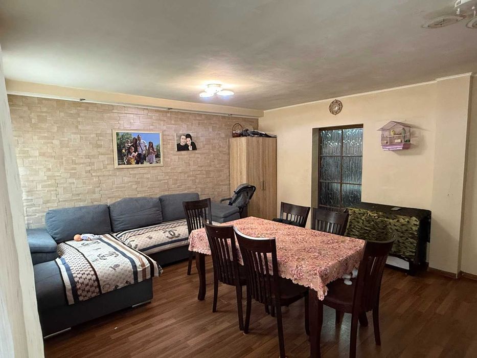 Тристаен тухлен обзаведен източен апартамент Колхозен пазар-Касабова