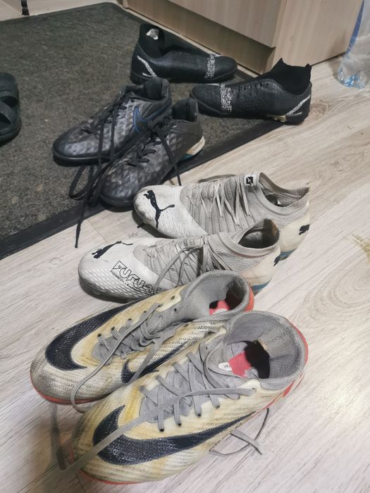 Бутсы и сороконожки по 1000 тенге за пару