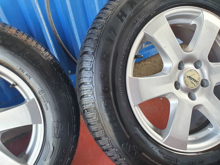 Roti de iarnă cu janta aluminiu. Dimensiune 235/65 R 17.