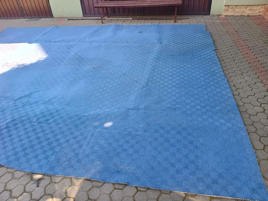 Vând mochetă groasă