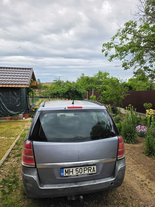 Dezmembrez Opel Zafira B 1.9 tdi