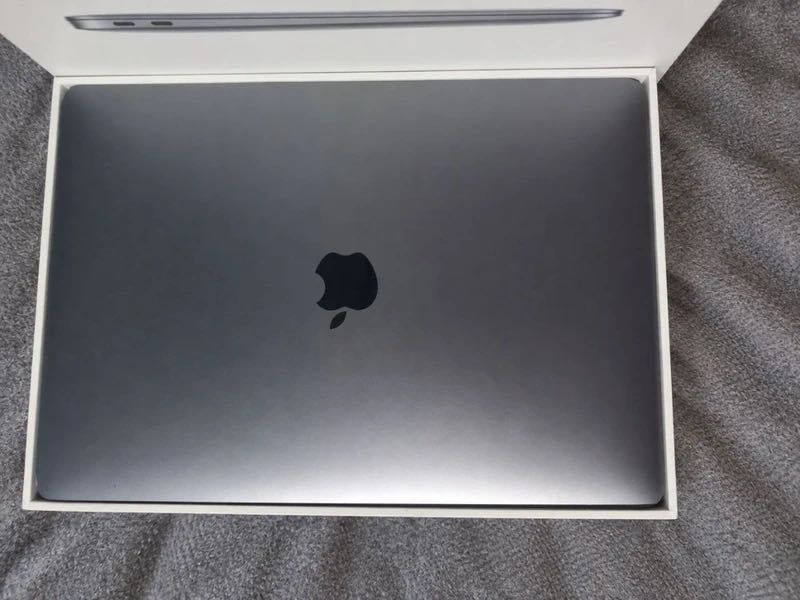 MacBook Air M1 2020 8GB/256GB - Excelentă stare + Cutie originală