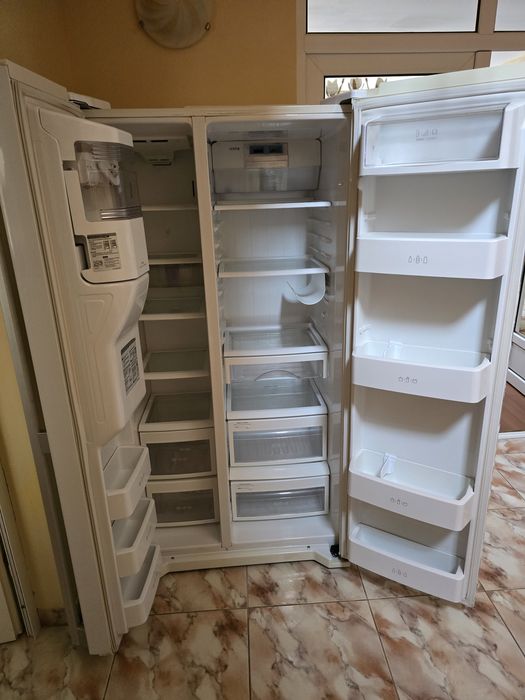 Frigider side by side LG