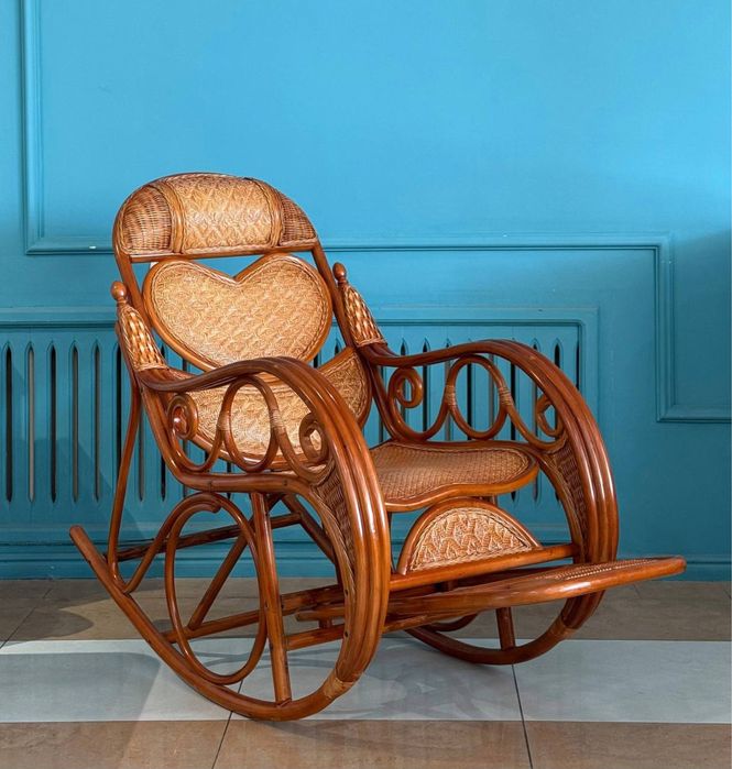 Игровое кресло эргономичное с поддержкой спины и регулировкой высоты