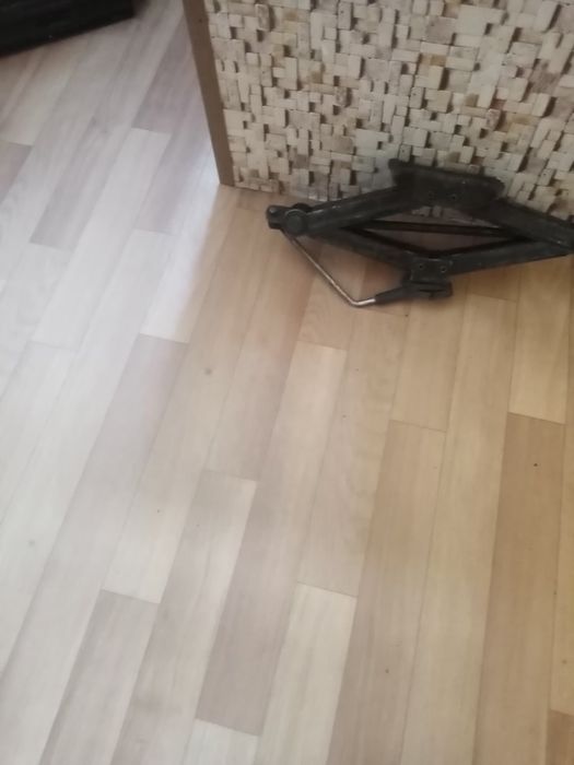 Продам домкрат б/у