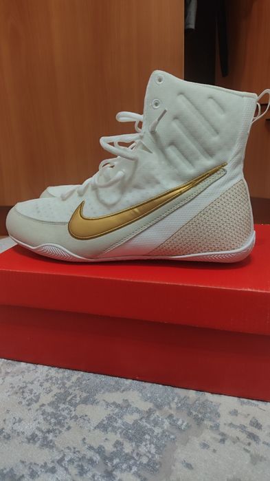Nike machomai 3 золотистые