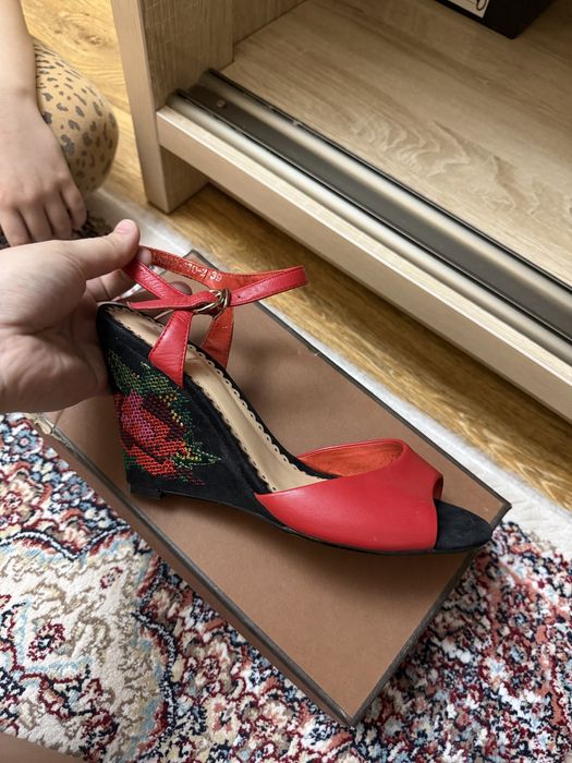 Кожаный басоножки