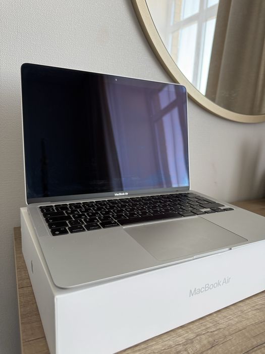Macbook air 256 gb M1 chip, 13-inch